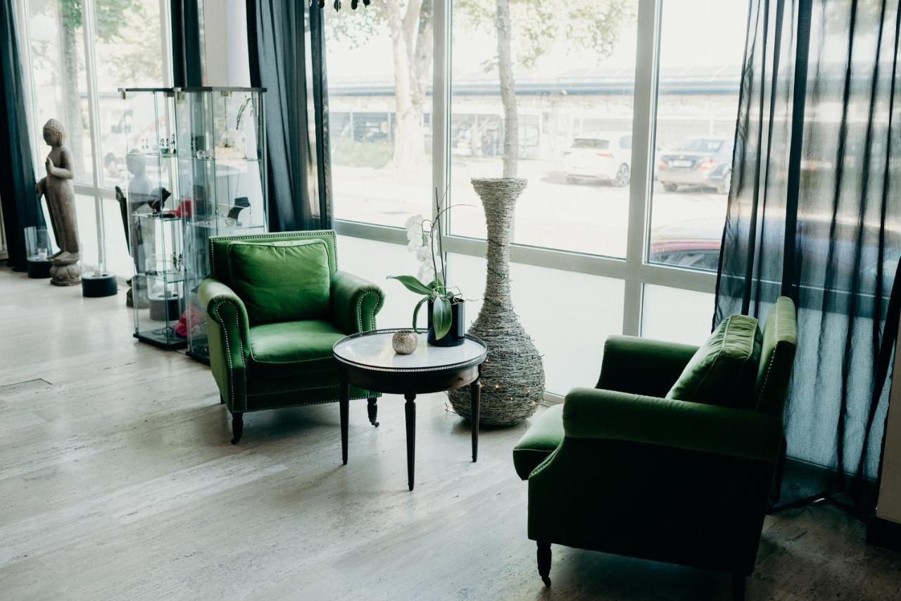 Hotel Crystal Saarbrucken Bagian luar foto