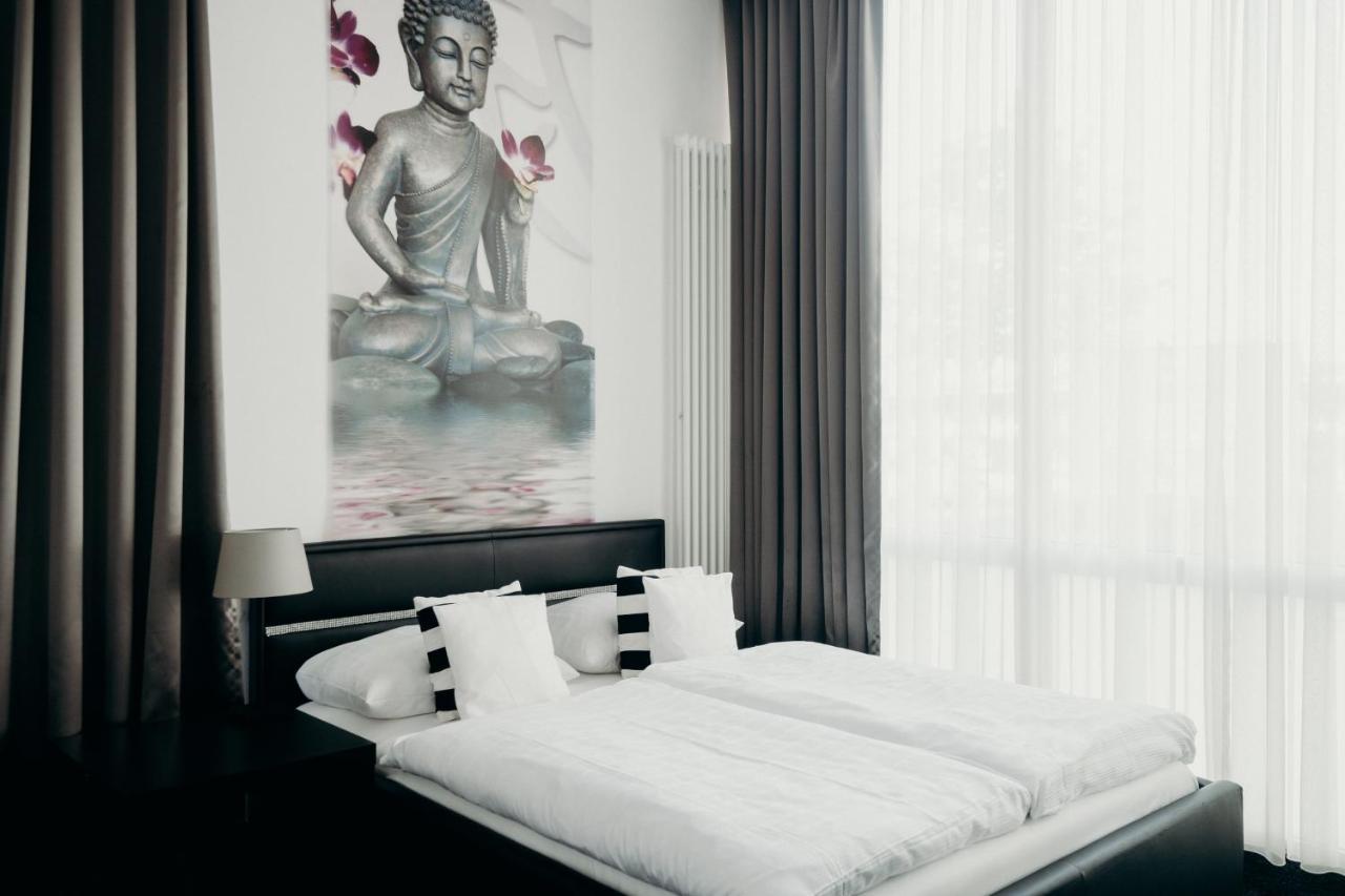 Hotel Crystal Saarbrucken Bagian luar foto