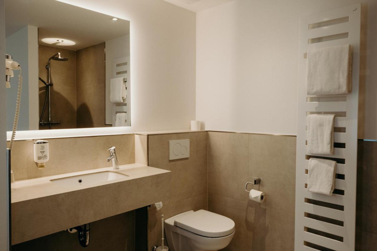 Hotel Crystal Saarbrucken Bagian luar foto