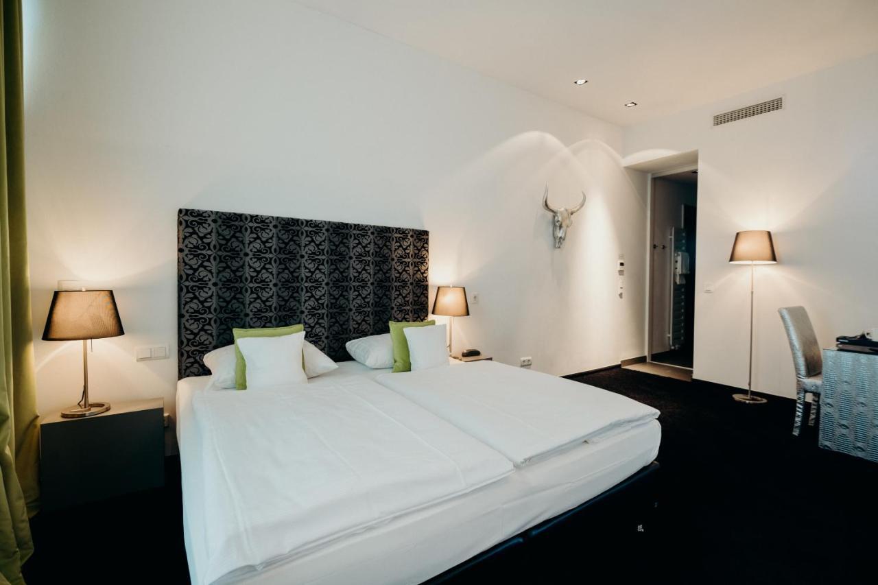 Hotel Crystal Saarbrucken Bagian luar foto
