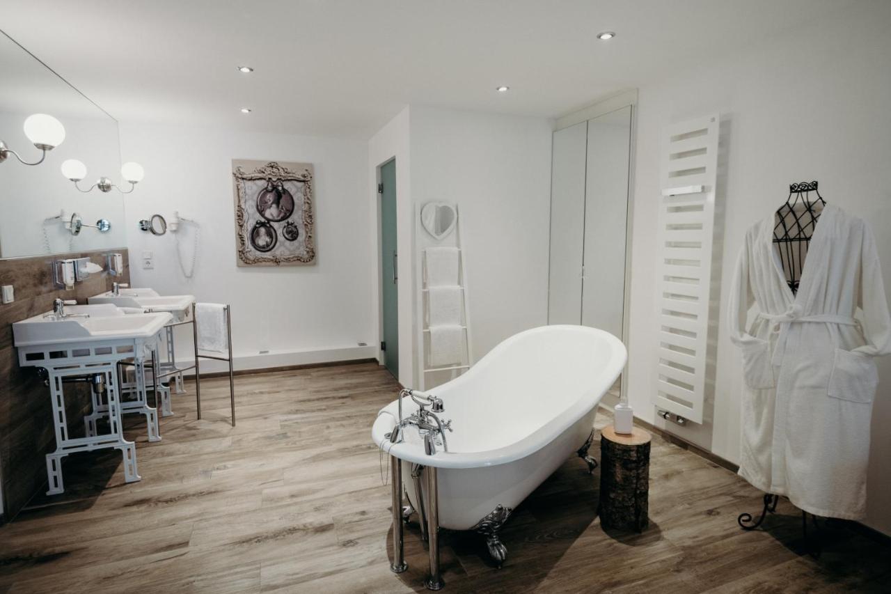 Hotel Crystal Saarbrucken Bagian luar foto