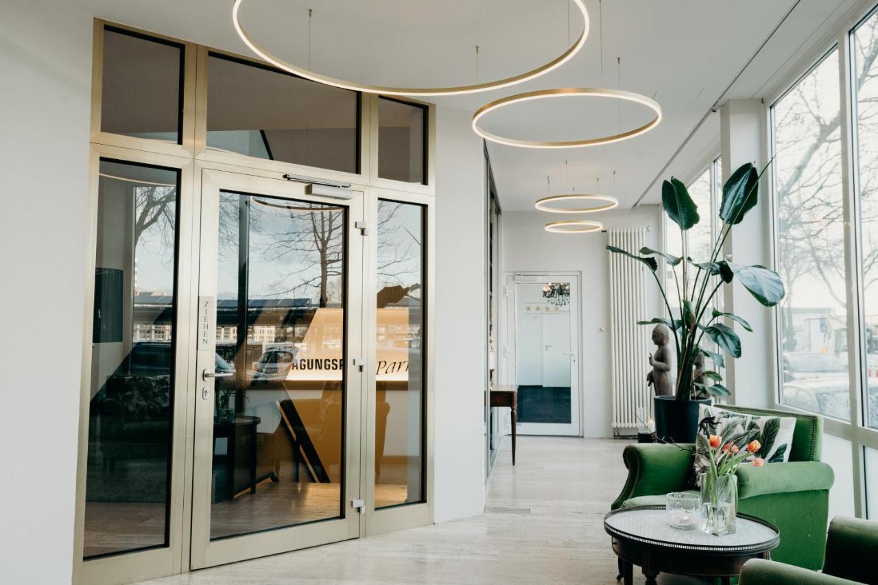 Hotel Crystal Saarbrucken Bagian luar foto