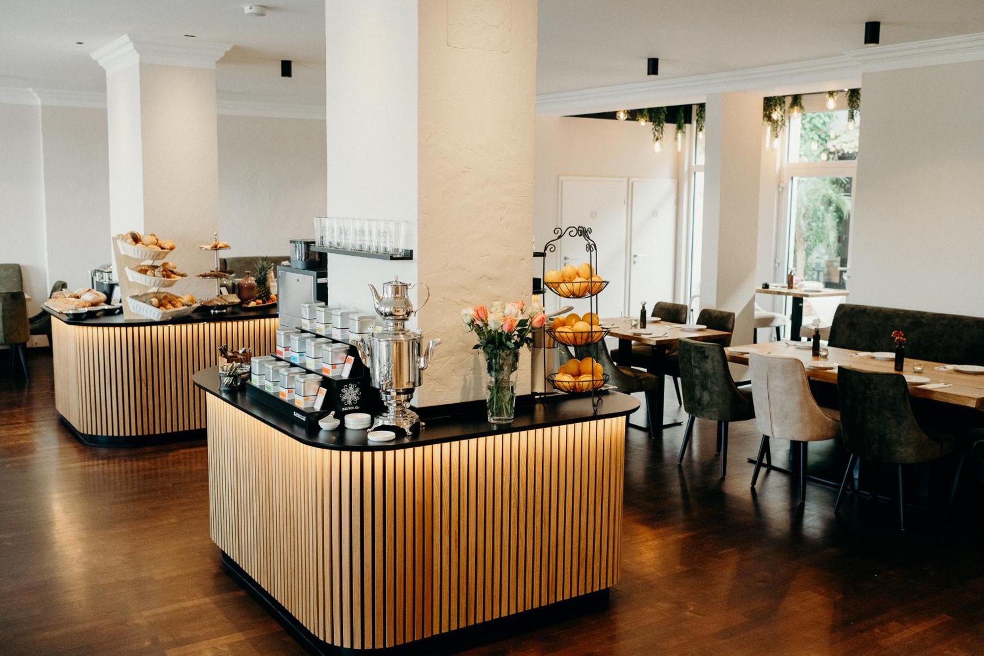 Hotel Crystal Saarbrucken Bagian luar foto